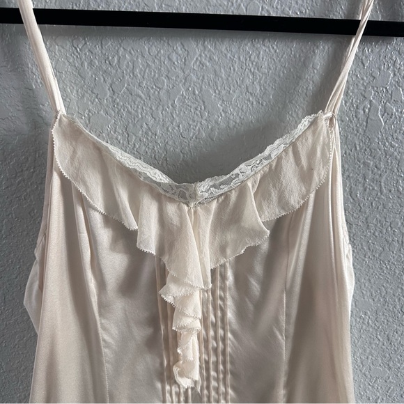 White House Black Market Silk Stretch Ruffle Cami Medium Cream - Picture 3 of 10